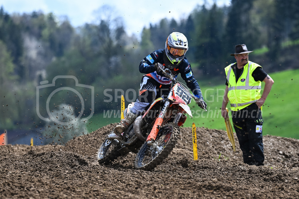 Motocross Schlatt bei Winterthur - 29. April 2023 | #921 Buergler Kris aus Illgau (CH) auf KTM in der Kategorie MX2 am Motocross Schlatt bei Winterthur, 29. April 2023.
Instagram: @mx_schlatt | @mc_wila | @sam_schweiz
Bild: Sportfotografie Markus Aeschimann | www.markus-aeschimann.ch - Realisiert mit Pictrs.com