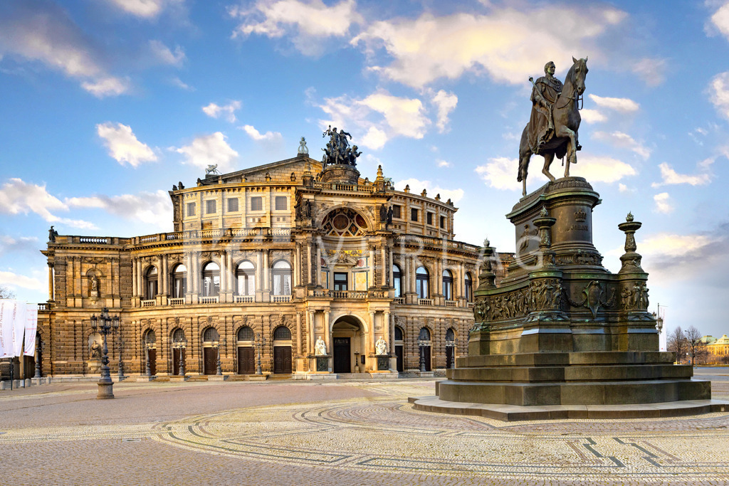 Semperoper-Theaterplatz-PSC_0354 | Die weltberühmte Semperoper steht auf dem Theaterplatz in Dresden - Realisiert mit Pictrs.com