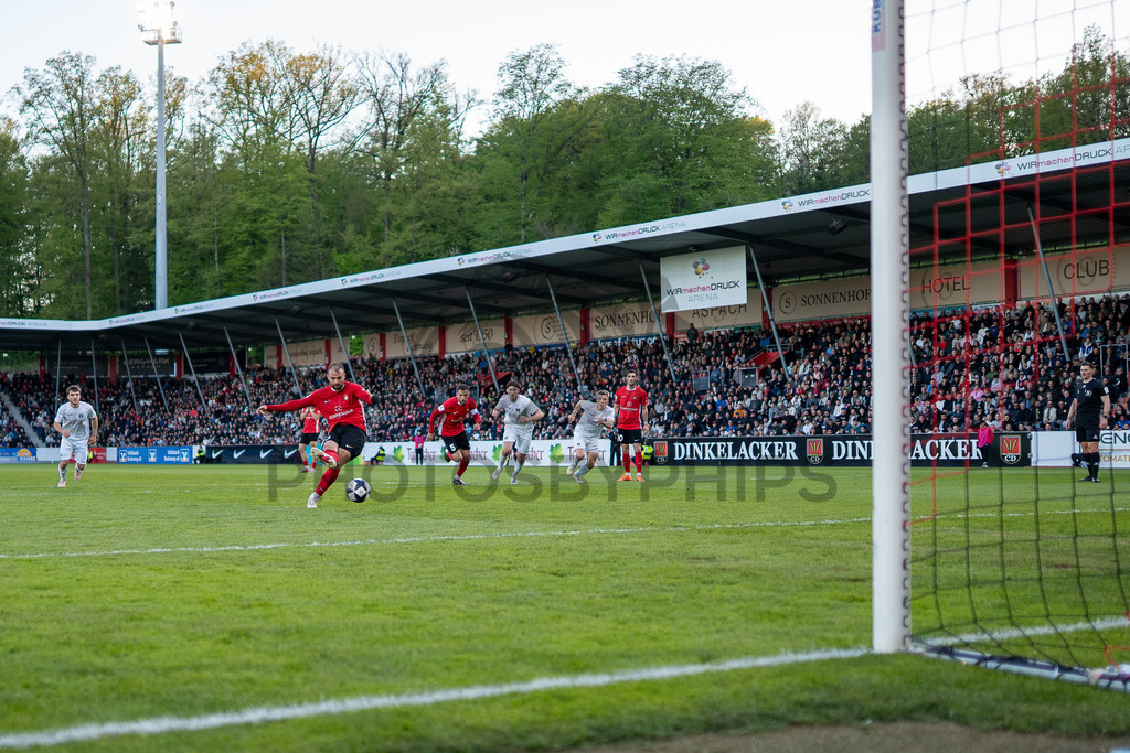 SG Sonnenhof Großaspach vs. SGV Freiberg, Fussball, Regionalliga Suedwest, 30. Spieltag, 22.04.2026 | Fabian Eisele (SG Sonnenhof Großaspach, #23) erzielt das 2:0 per Elfmeter,SG Sonnenhof Großaspach vs. SGV Freiberg, Fussball, Regionalliga Suedwest, 30. Spieltag, 22.04.2026