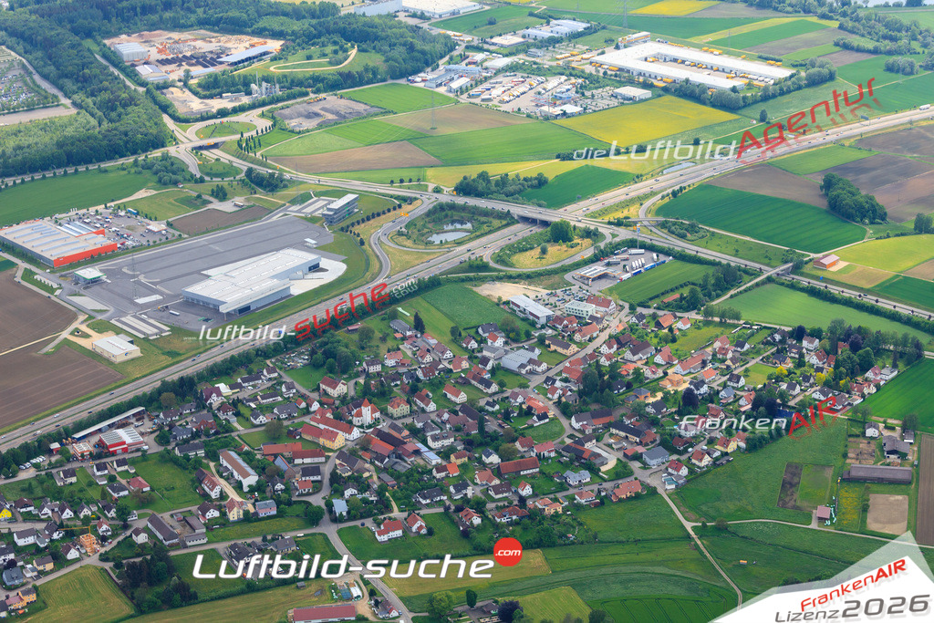 Die Luftaufnahme der Stadt Guenzburg wurde vom UL-Flugzeug heraus erstellt ( keine Drohne )- hohe Auflösung für beste Qualität