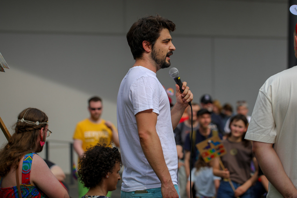 CSD_Moers_190725_109 | Bildergalerie von Sport-Ereignissen aber auch von weiteren spannenden Dingen - nicht nur vom Niederrhein. In Anlehnung an den bekannten Spruch von Hanns Dieter Hüsch heißt das Motto: "Niederrhein ist überall".  - Realisiert mit Pictrs.com