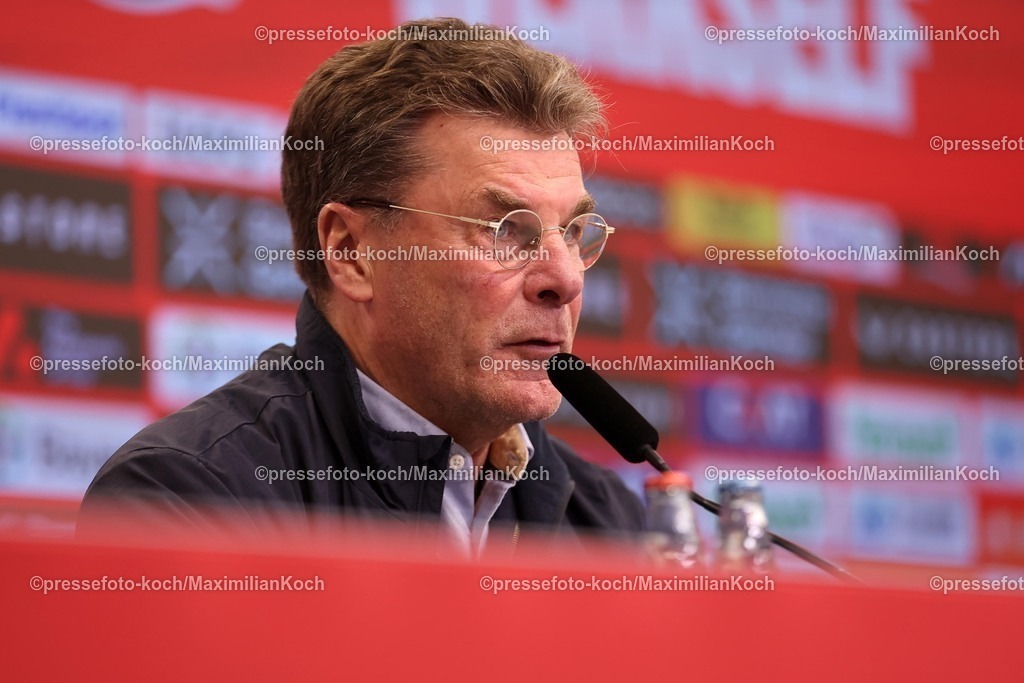 B0428032501096 | 28.03.2025, Fußball, Bayer 04 Leverkusen - VfL Bochum, 1. Fußball Bundesliga, 27. Spieltag, BayArena, Saison 2024 2025: Dieter Hecking (VfL Bochum) bei der Pressekonferenz nach dem SpielDFB regulations prohibit any use of photographs as image sequences and or quasi-video.