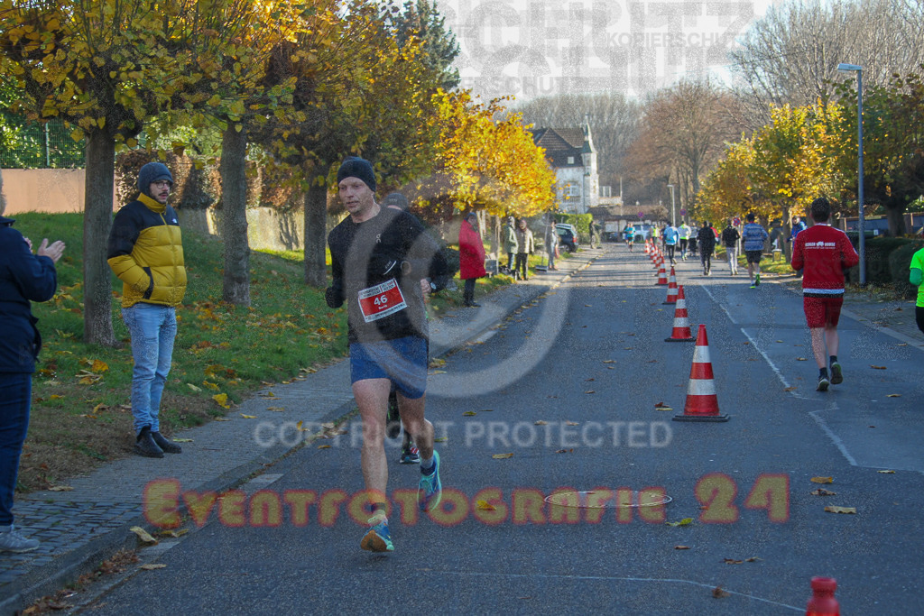 241201_1219_EV4_2118 | Sportfotografie im Rhein-Sieg Kreis, Köln, Bonn, NRW, Rheinland Pfalz, Hessen, etc. Unser Tätigkeitsfeld umfasst den Laufsport vom Volkslauf über den Marathon, Duathlon, Triathon bis zum Ultralauf wie Kölnpfad Ultra oder Schindertrail.