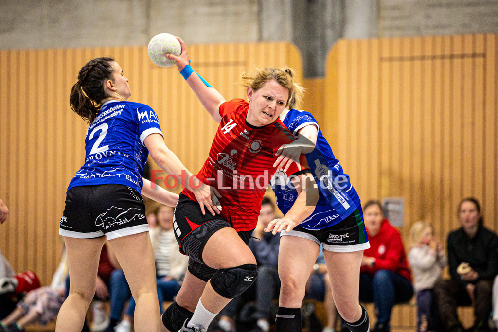 TSV Weilheim gegen SG Biessenhofen-Marktoberdorf | Handball Bezirksoberliga Frauen Alpenvorland 2024/25, TSV Weilheim gegen SG Biessenhofen-Marktoberdorf, 20250412,Malena BECKER (TSV Weilheim 14) setzt sich durch, Kampf,2025-04-12 in Weilheim (Weilheim, Am Hardt), Malena BECKER (TSV Weilheim 14)Copyright: WolfgangxLindner www.foto-lindner.de