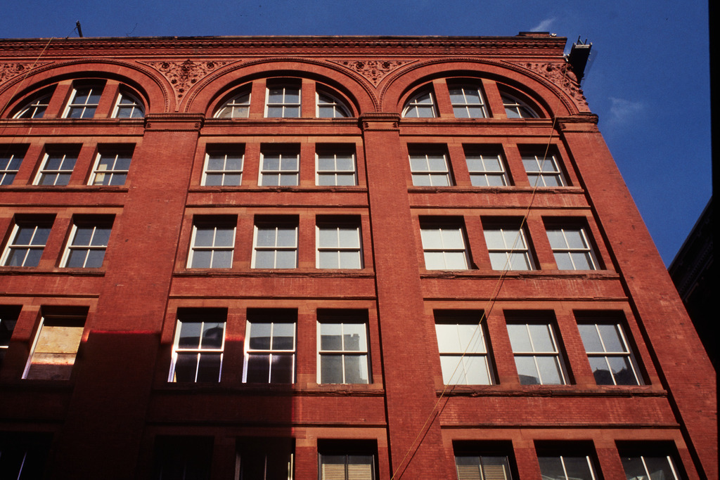 05USA_NYC_HudsonStreet_Okt1992_8058 | Beegebilder online. 
BIldarchiv von Beege Fotodesign mit ausgewählten Werken, die sich besonders gut für die Dekoration Ihrer Räume oder Wände eignen. 