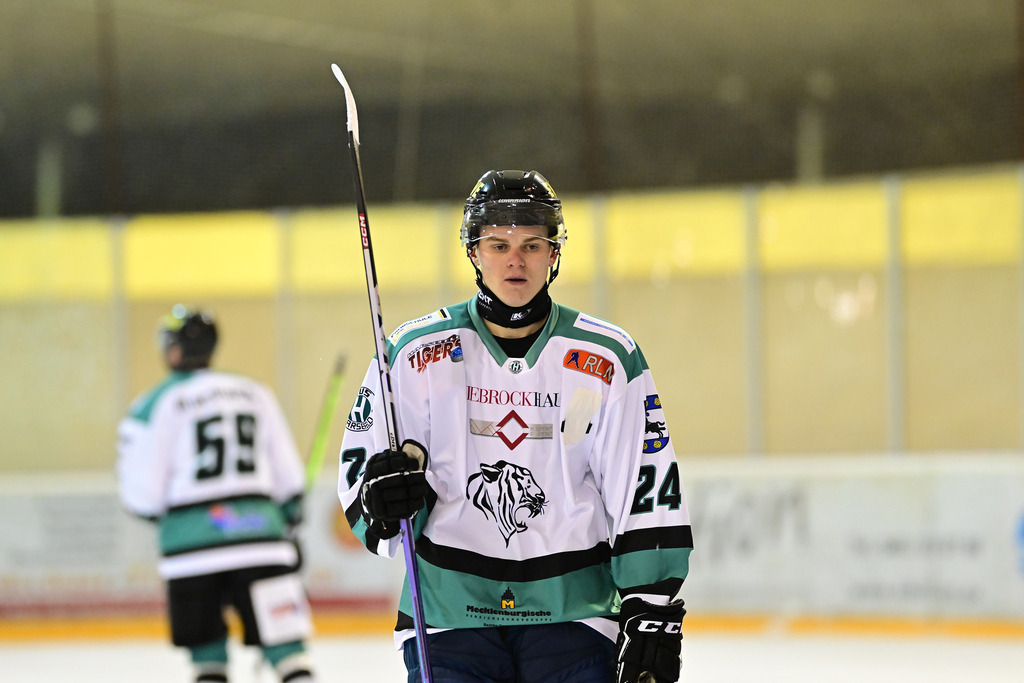 Eishockey I Herren I Saison 2024-2025 I Regionalliga Nord I 14. Spieltag I Hamburger SV - TuS Harsefeld Tigers | Der Sportfotograf. - Realisiert mit Pictrs.com