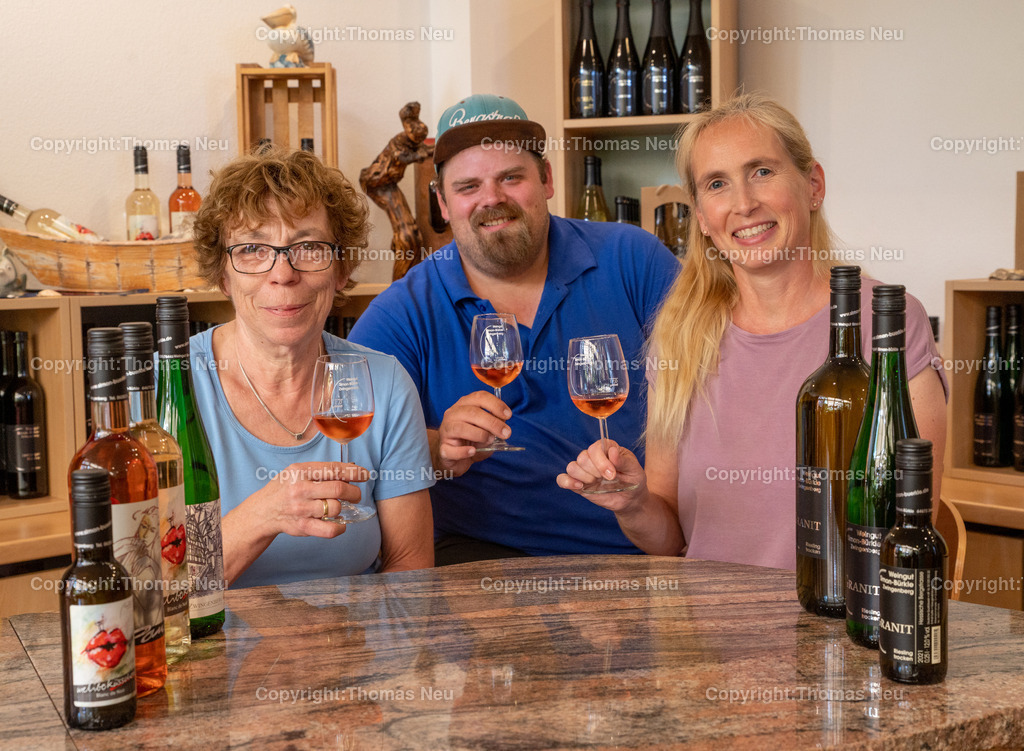 DSC_7087 | bss, Winzerfestbeilage 2022, Weingut Simon- Bürkle,  Dagmar Simon, Johannes Bürkle und Carmen Bauer, Bild: Thomas Neu