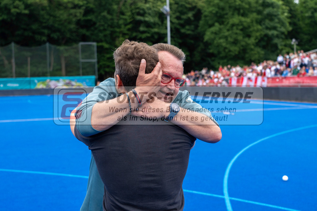 Final4_20250601-1518-HK108769 | Krefeld, Deutschland, 01.06.2025:  Feldhockey Final4 2025 – „Deutsche Feldhockey-Meisterschaften 2025“ Crefelder HTC - Rot-Weiss Köln (Finale Herren) im Gerd-Wellen-Hockeyanlage am 01.06.2025 in Krefeld, Deutschland. (Foto von Kramhöller/Fehrmann/Kaste)Krefeld, Germany, 01.06.2025: Feldhockey Final4 2025 – „Deutsche Feldhockey-Meisterschaften 2025“ Harvestehuder HTC - Düsseldorfer HC (Finale Damen) in Gerd-Wellen-Hockeyanlage at 01.06.2025 in Krefeld, Deutschland. (Foto from Kramhöller/Fehrmann/Kaste)