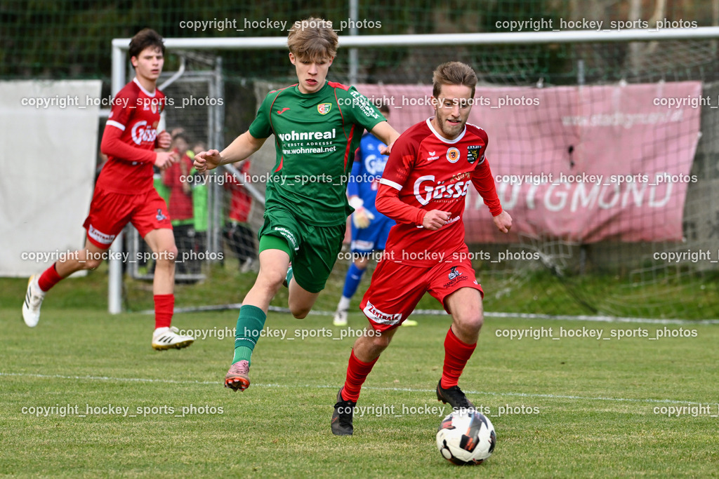 FC ASKÖ Gmünd vs. SV Rapid Lienz | #20 Dominic Girstmair Rapid Lienz, #18 Tobias Bliem FC Gmünd, FC ASKÖ Gmünd vs. SV Rapid Lienz, FC ASKÖ Gmünd vs. SV Rapid Lienz am 09.11.2025 in Ferlach (Ballspielhalle Ferlach), Austria, (Photo by Bernd Stefan)
