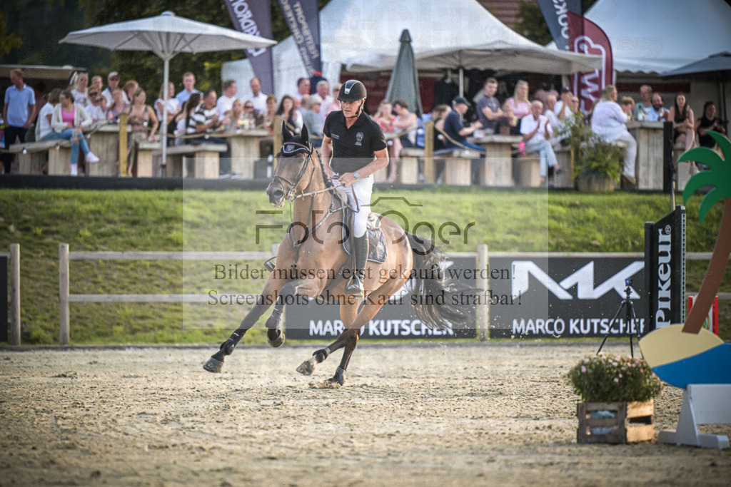 DOS_1092 | Entdecke hochwertige Reitturnierfotos von Foto Oger. Professionell, emotional und authentisch – jetzt Lieblingsmomente im Shop bestellen.Deutschlandweite Turnierfotografie. - Realisiert mit Pictrs.com