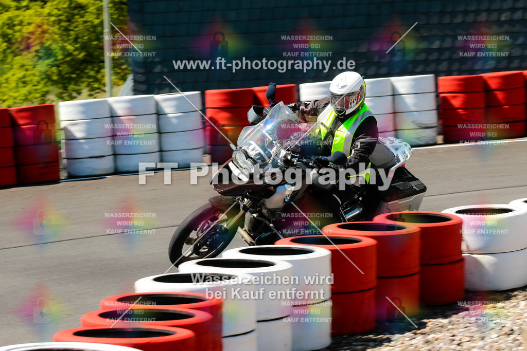Moto-TeamOBK-22267 | Hier findet Ihr Bilder von Touristenfahrten auf der Nürburgring Nordschleife oder von anderen Veranstaltungen die ich besucht habe. Viel Spass beim Durch Schauen 