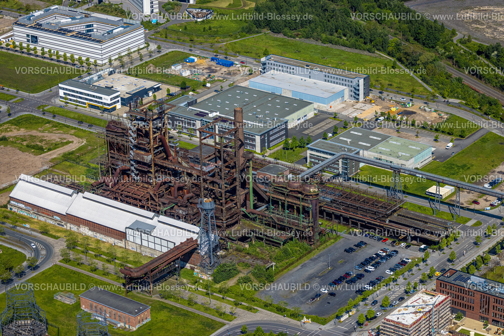 Dortmund230504251 | Luftbild, Technologiepark Gewerbegebiet Phoenix West, Zentrum für Produktionstechnologie (ZfP), Albonair GmbH, bitop AG Pharma, Hochofen Stahlwerk Ruine, Baustelle, Hörde, Dortmund, Ruhrgebiet, Nordrhein-Westfalen, Deutschland