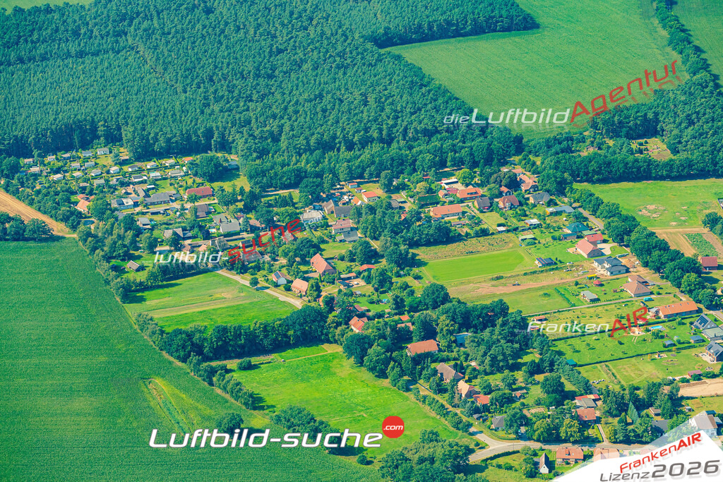 Luftbild der Stadt Hoort - Die Luftaufnahme wurde 2025 vom UL-Flugzeug heraus erstellt ( keine Drohne ) - Hochauflösende Luftaufnahme - für professionelle Ausdrucke geeignet. Die Geschenkidee !Hier alle&nbsp;Infos zur Lizenzierung der LuftaufnahmeWir fliegen auch dieses Jahr wieder in Ihre Region um Luftbilder zu erstellen.- Luftbild anfragen