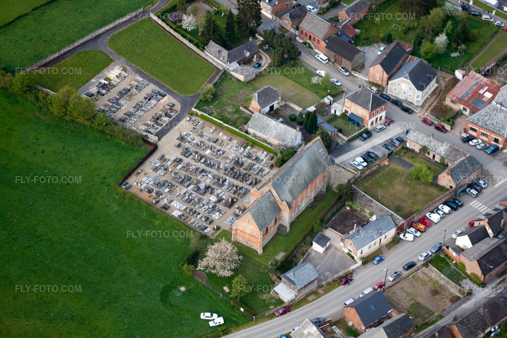 Aerial view: View of the town in Marly-Gomont in the state Aisne, France. – Photo: IMG_39962.jpg taken on 04/17/2011 by Werner Riehm/FLY-FOTO.com – Resolution of the original: 4752 x 3168 px