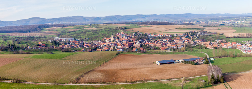 Aerial view: Panoramic perspective of agricultural fields and usable areas in Mietesheim in the state Bas-Rhin, France.Photo: IMG_38669-Bearbeitet.jpg taken on 03/20/2011 by Werner Riehm/FLY-FOTO.comResolution of the original: 8466 x 2985 px