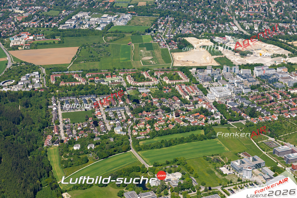 Die Luftaufnahme Martinsried - Planegg wurde 2021 mittels Flugzeug (keine Drohne) erstellt. Hohe Auflösung -für große Poster und Wandbilder geeignet!