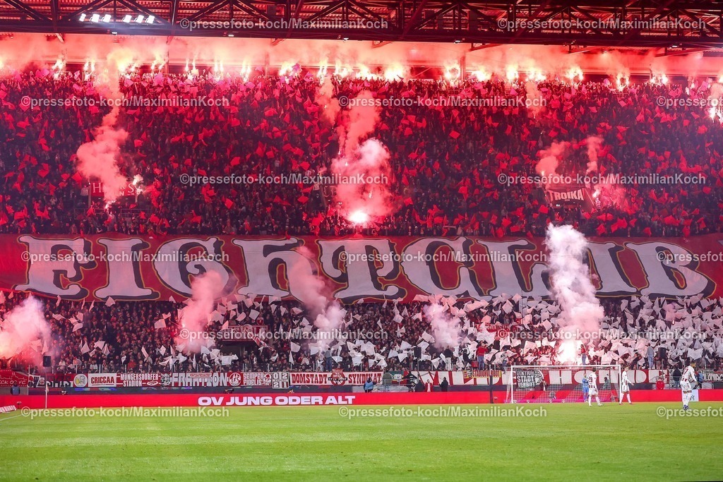 1FC14012601082 | 14.01.2026, Fußball, 1. FC Köln - FC Bayern München, 1. Fußball Bundesliga, 17. Spieltag, RheinEnergie-STADION, Saison 2025 2026: Fightclub Choreografie Choreo Choreography Südkurve Tribüne Innenansicht Schriftzug Banner DFB regulations prohibit any use of photographs as image sequences and or quasi-video.