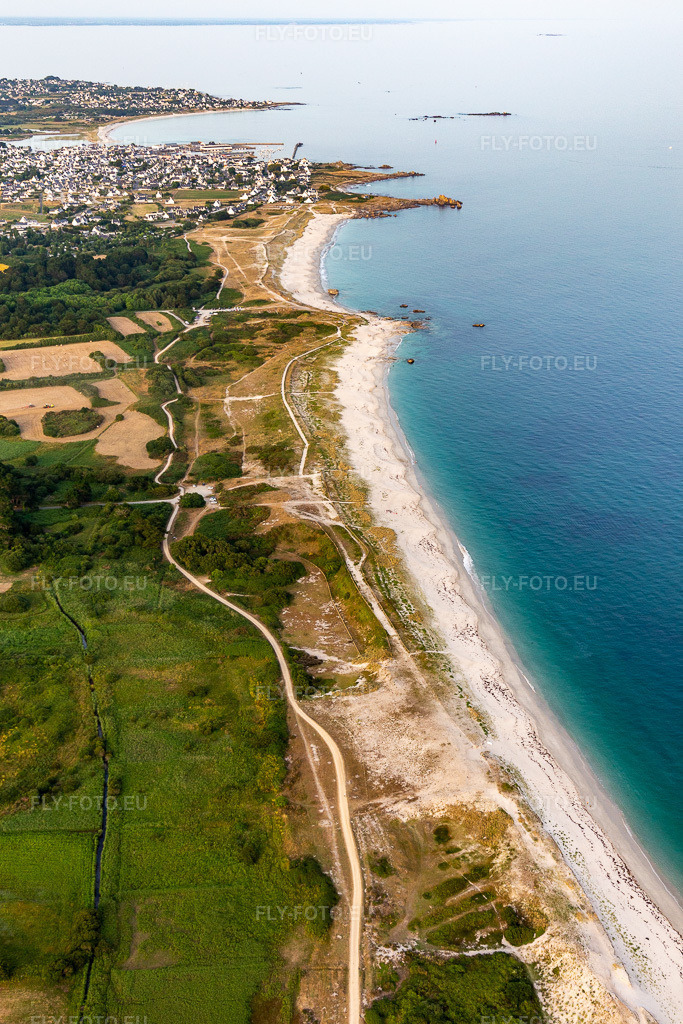 Vue aérienne: Plage de Skividen à Treffiagat dans le département Finistère, France. Photo: IMG_132671.jpg prise le 17/06/2022 par Werner Riehm/FLY-FOTO.eu – Résolution de l'original: 3515 x 5273 px