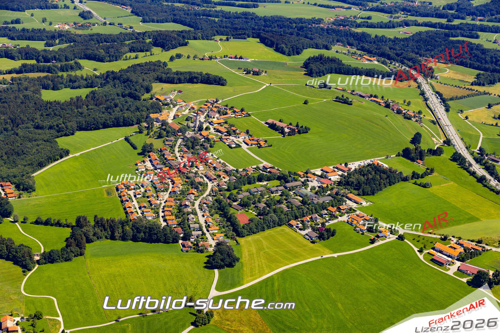Aktuelles Luftbild von  Irschenberg - Die Luftaufnahme wurde 2022 mittels UL-Flugzeug erstellt ( keine Drohne ) - hochauflösende Kamera-Systeme von  Canon -Beste Qualität - Für grossformatige Ausdrucke geeignet. Die Geschenkidee !
