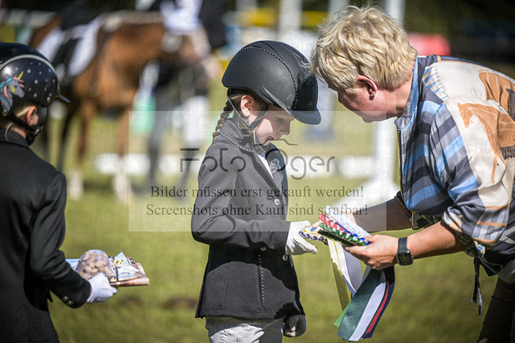 DOS_0517 | Entdecke hochwertige Reitturnierfotos von Foto Oger. Professionell, emotional und authentisch – jetzt Lieblingsmomente im Shop bestellen.Deutschlandweite Turnierfotografie. - Realisiert mit Pictrs.com