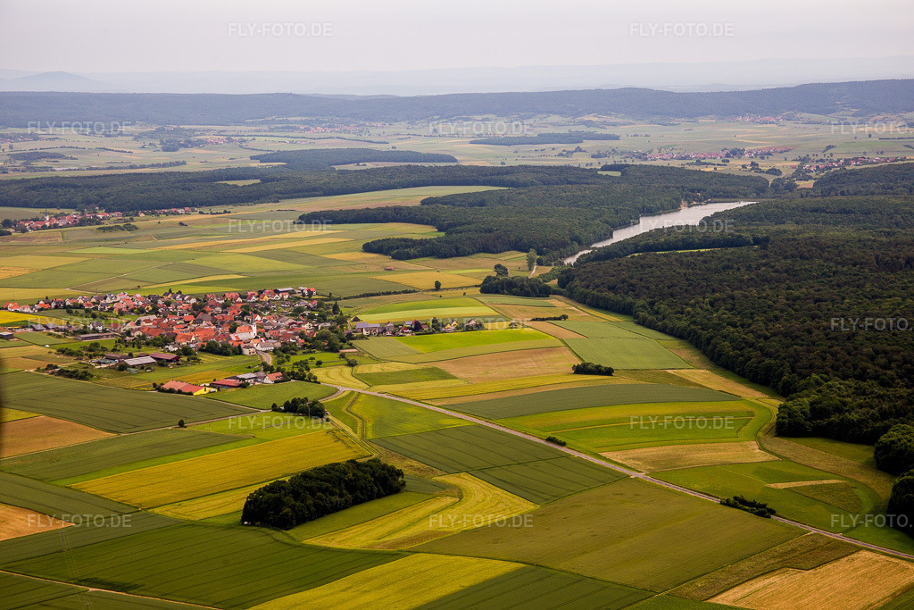 Luftbild: See- Uferbereichen des Ellertshäuser See im Ortsteil Ebertshausen in Üchtelhausen im Bundesland Bayern in Deutschland. Foto: IMG_089855.jpg vom 11.06.2016 durch Werner Riehm/FLY-FOTO.de