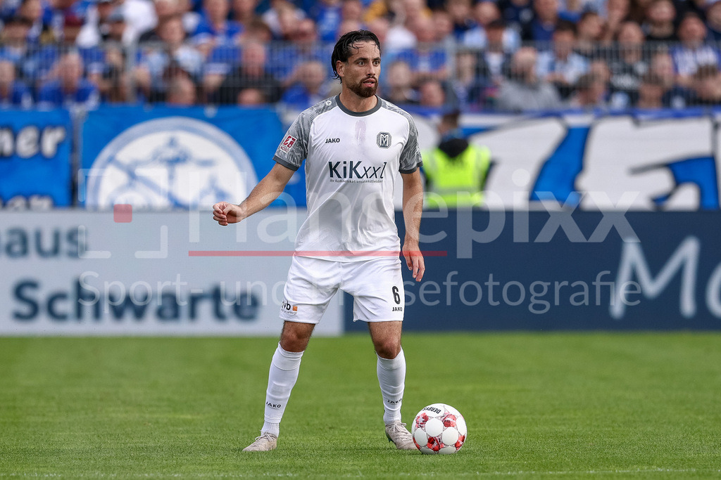 Fussball, Regionalliga Nord, BSV Kickers Emden - SV Meppen | Ersin Zehir (SV Meppen, 6) am Ball, Freisteller, Einzelbild, Ganzkörper, Aktion, Action, Spielszene