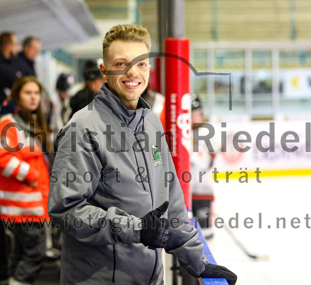 2022-09-30_087_TSV_Erding_gegen_EV_Dingolfing | Erding, Deutschland, 30.09.2022:
Eishockey, Bayernliga 2022 / 2023, Testspiel, TSV Erding gegen EV Dingolfing, Endergebnis: 3:4

Foto: Christian Riedel / fotografie-riedel.net
