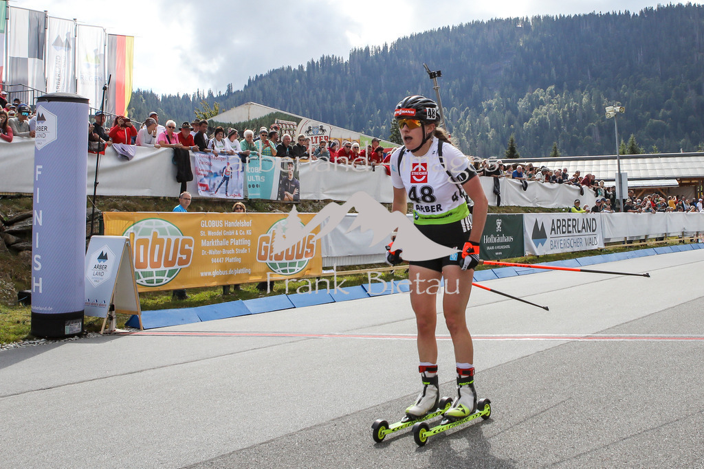 OE7A4471 | Janina Hettich-Walz, als Siegerin im Ziel
