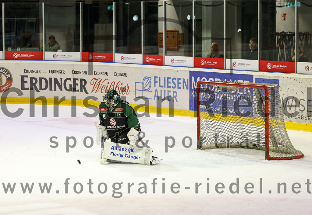 2022-10-30_103_TSV_Erding_gegen_ESC_Riverrats_Geretsried | Erding, Deutschland, 30.10.2022:
Eishockey, Bayernliga 2022 / 2023, 9. Spieltag, TSV Erding gegen ESC Riverrats Geretsried, Endergebnis: 3:5

Torwart Thomas Hingel (Erding Gladiators, #33)

Foto: Christian Riedel / fotografie-riedel.net