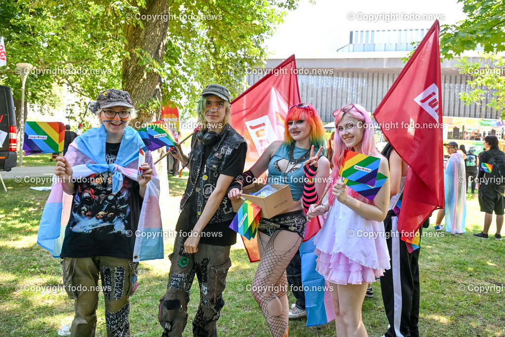Linzpride 2025_ 21.06.2025-32 | 21.06.2025, Linz, AUT, Linzpride 2025, im Bild Teilnehmer an der Linz Pride 2025