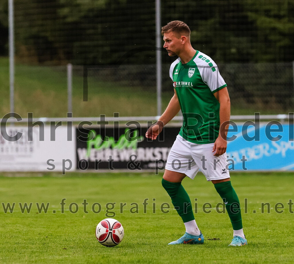 2023-08-09_069_FC_Schwaig_gegen_TuS_Geretsried | Deutschland, 09.08.2023:
Fußball, Landesliga Südost 2023 / 2024, 5. Spieltag, FC Schwaig gegen TuS Geretsried, Endergebnis: 4:1

Kenan Numanovic (TuS Geretsried, #3)

Foto: Christian Riedel / fotografie-riedel.net
