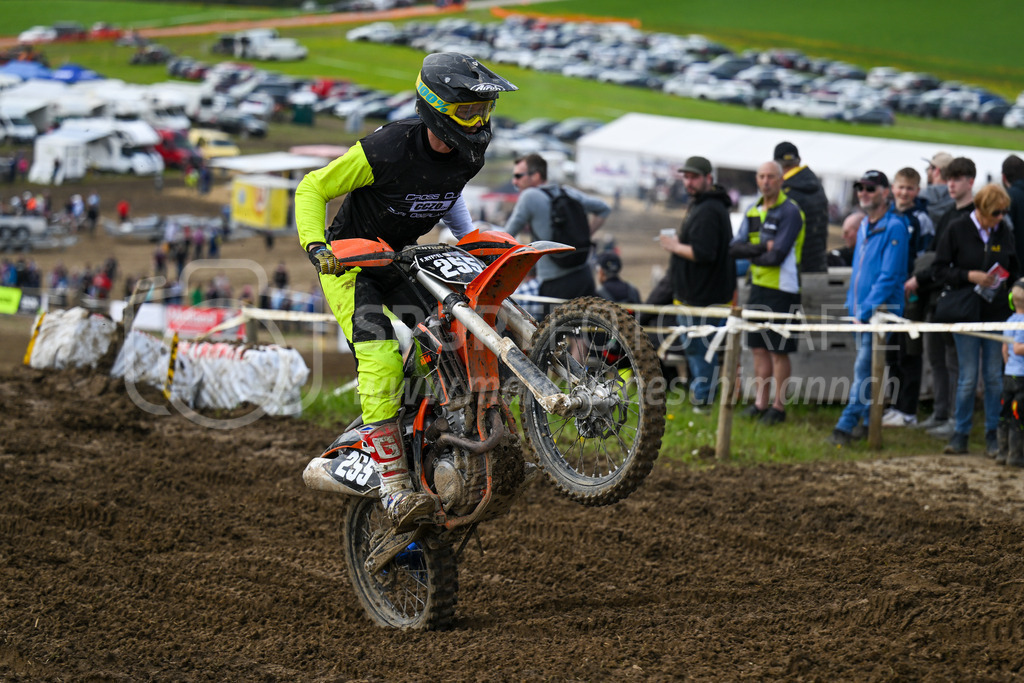 Motocross Schlatt bei Winterthur - 29. April 2023 | #255 Ryffel Fabian aus Bubikon (CH) auf KTM Sx F 250 in der Kategorie Hobby Open am Motocross Schlatt bei Winterthur, 29. April 2023.
Instagram: @mx_schlatt | @mc_wila | @sam_schweiz
Bild: Sportfotografie Markus Aeschimann | www.markus-aeschimann.ch - Realisiert mit Pictrs.com