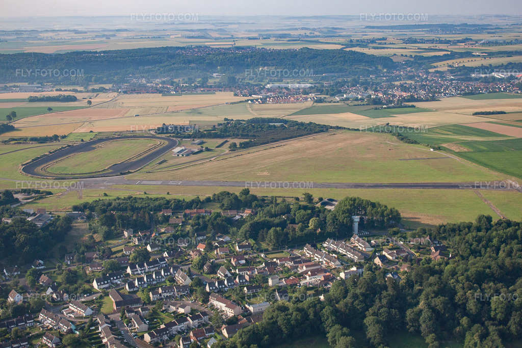 Aerial view: View of the town in Longuenesse in the state Pas de Calais, France. – Photo: IMG_58922.jpg taken on 07/22/2013 by Werner Riehm/FLY-FOTO.com – Resolution of the original: 4752 x 3168 px