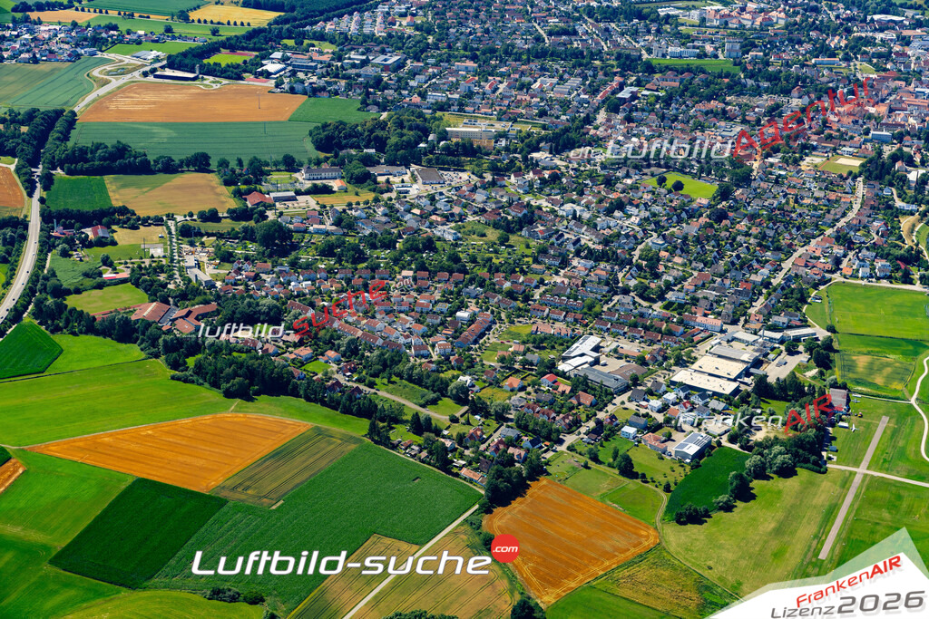 Das Luftbild der Stadt Aichach wurde 2022 vom Flugzeug heraus erstellt (keine Drohnen-Aufnahmen) Aufnahmehöhe ca.450 Meter- hohe Bildauflösung und Druck-Qualität. Garantiert!