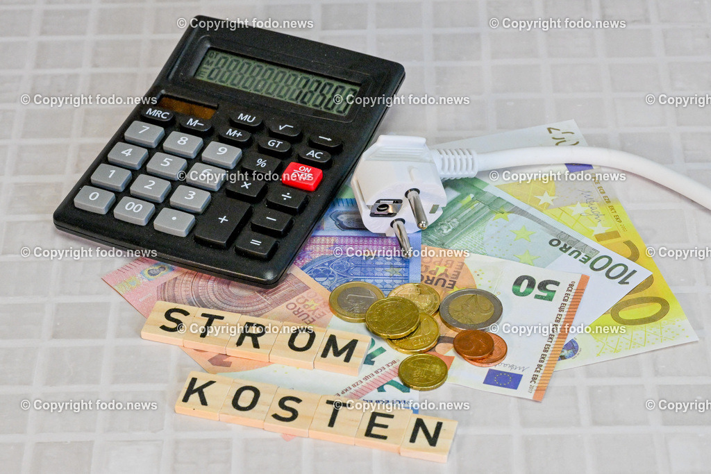 Stromkosten_ 28.11.2024-3 | 28.11.2024, Linz, AUT, Stromkosten, im Bild Strom, Geld, Euro, Muenzen, Energiekosten, Abrechnung, Ausgaben, Banknote, Bargeld, Belastung, Einsparung, Energie, Energiekrise,Preise, Geldschein, Haushaltskosten, Kostenexplosion, Nebenkosten, Preisentwicklung, Preissteigerung, Schulden