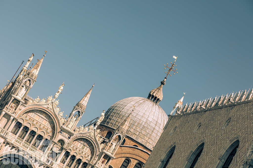 PS-Venedig-2026-09 | Entdecke die größte Bildgalerie der Region mit Fotografien aus dem Allgäu, der Bodenseeregion, Oberschwaben, dem Donautal und der Schwäbischen Alb. Landschaften, Luftaufnahmen und Reisefotografie als Wandbild und Fotokunst. - Realisiert mit Pictrs.com