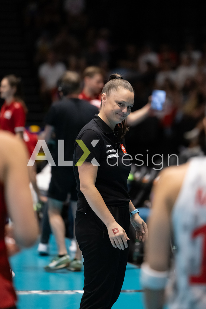 Austria v Switzerland - CEV European League Women | KRIENS, SWITZERLAND - JUNE 14: LAUREN BERTOLACCI Headcoach of Switzerland during the CEV European League match between Austria and Switzerland at Pilatus Arena on June 14, 2026 in Kriens, Switzerland. - Realisiert mit Pictrs.com