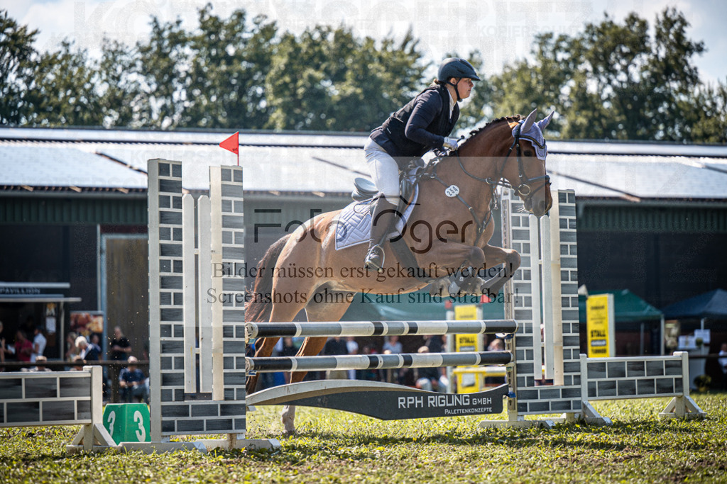 Z63_0194 | Entdecke hochwertige Reitturnierfotos von Foto Oger. Professionell, emotional und authentisch – jetzt Lieblingsmomente im Shop bestellen.Deutschlandweite Turnierfotografie. - Realisiert mit Pictrs.com