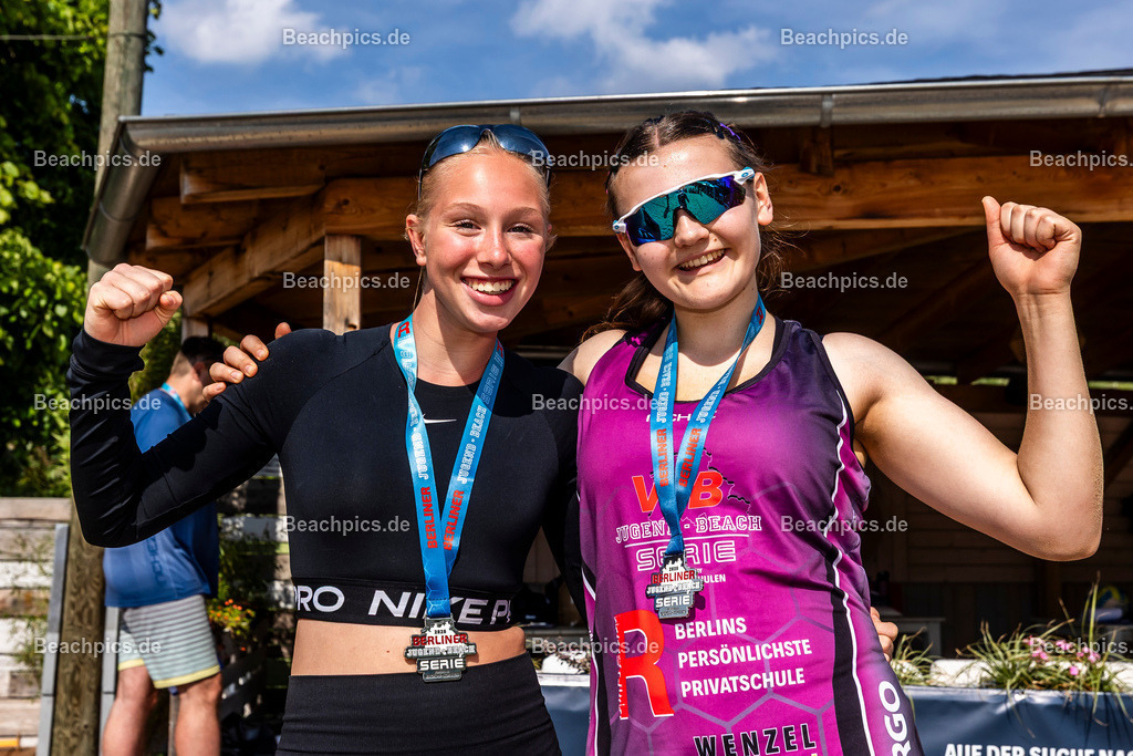 2025-200076268-Jugend-Beach-Serie-Turnier | Pinar Atalay, Bundeskanzler Friedrich Merz 31.05.2025; Berlin Foto: Gerold Rebsch - www.beachpics.de