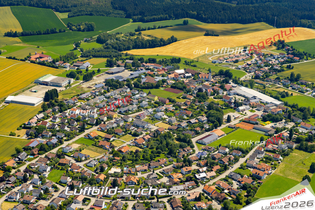Aktuelles Luftbild von  Bodenkirchen - Die Luftaufnahme wurde 2022 mittels UL-Flugzeug erstellt ( keine Drohne ) - hochauflösende Kamera-Systeme von  Canon -Beste Qualität - Für grossformatige Ausdrucke geeignet. Die Geschenkidee !