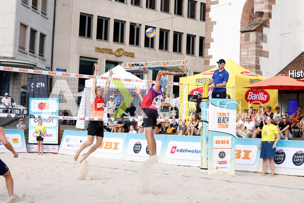 Obi BeachTour 2026 - Basel | BASEL, SWITZERLAND - JULY 18: SIMON HAGENBUCH (SUI) attack / spike during the Obi BeachTour 2026 match between NAPIER / PETERSEN (DEN) and HAGENBUCH / HAUSSENER (SUI) at Barfüsserplatz on July 18, 2026 in Basel, Switzerland. - Realisiert mit Pictrs.com