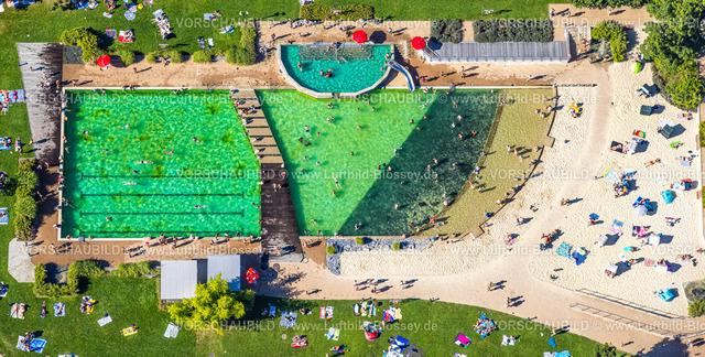 Dortmund240803996NaturfreibadFroschloch_Freibad-2 | Luftbild, Naturfreibad Froschloch, Badegäste im Schwimmbecken, am Sandstrand und auf der Liegewiese, alles mit Schwimmerbecken, Planschbecken, Nichtschwimmerbecken oder Massagebecken, Bachlauf Kirchhörder Bach, Stadtbezirk Hombruch, Dortmund, Ruhrgebiet, Nordrhein-Westfalen, Deutschland