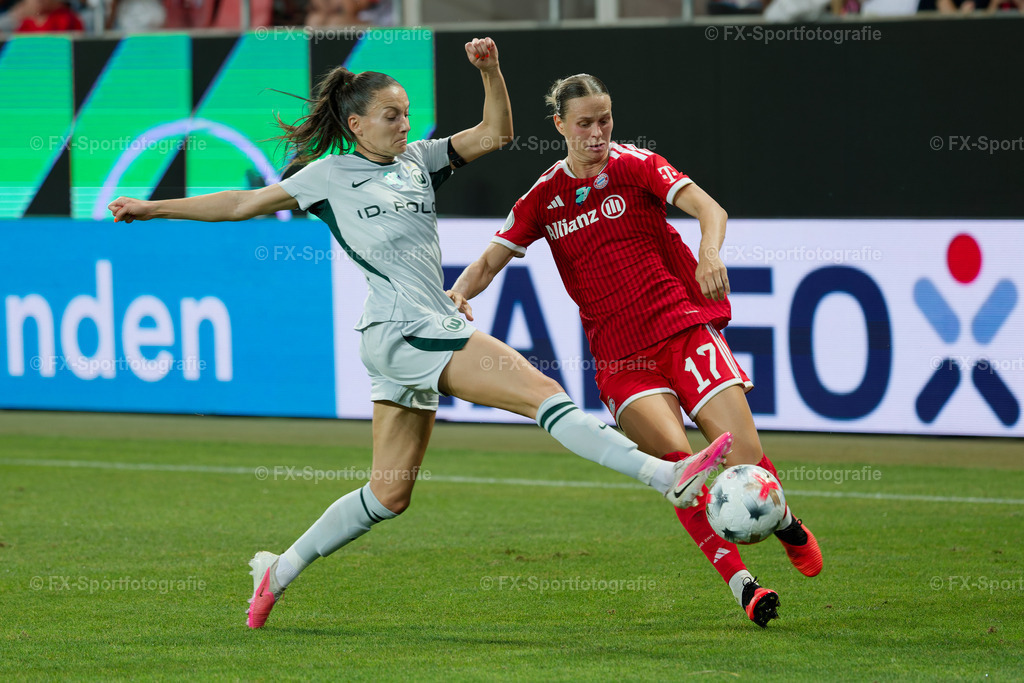 Supercup-Frauen-Bayern-Muenchen-vs-VfL-Wolfsburg 098 | Sportfotos und Eventgalerien von FX-Sportfotografie. Bilder von Fußball, Vereinsveranstaltungen und Events direkt ansehen und als Download bestellen. - Realisiert mit Pictrs.com