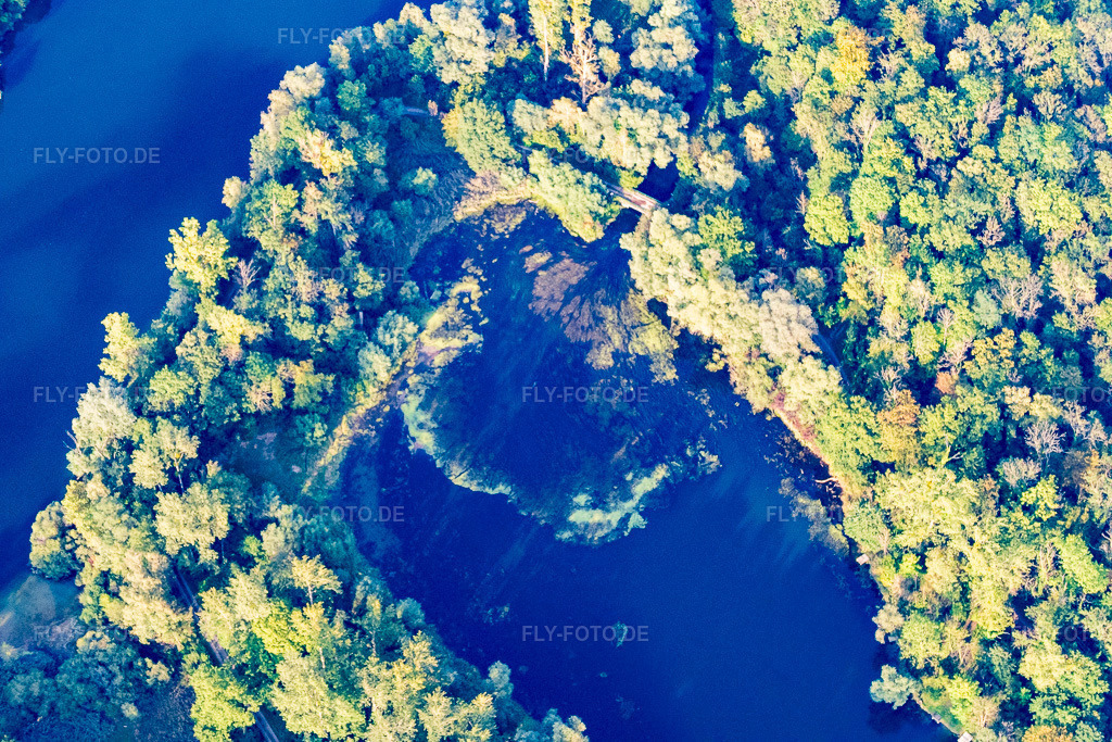 Luftbild: Algenblüte im Rheinseitenkanal zwischen Auwäldern im Ortsteil Freistett in Rheinau im Bundesland Baden-Württemberg in Deutschland. Foto: P1000996.jpg vom 15.09.2014 durch Werner Riehm/FLY-FOTO.deAuflösung des Originals: 5472 x 3648 px