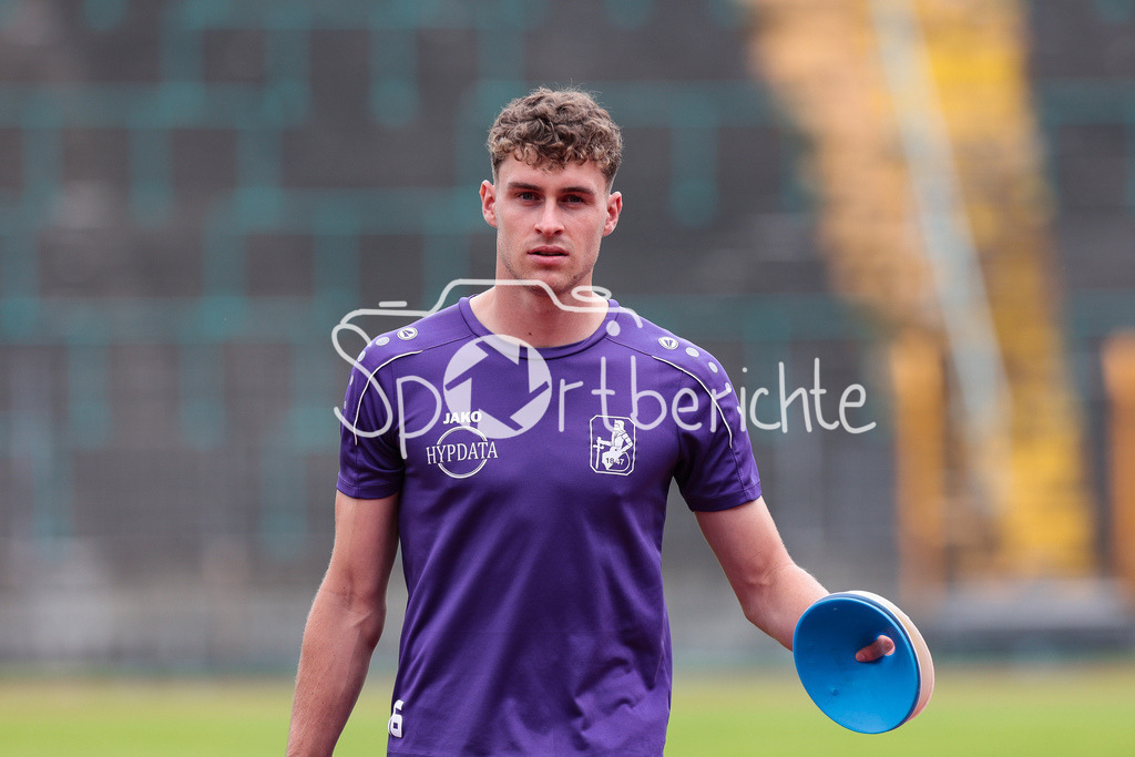 FC Augsburg - TSV Schwaben Augsburg | in Aktion Simon ACHATZ (TSV #16) / Freisteller / Einzelfoto