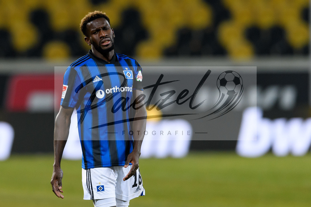 SGDHSV20220114_157 | Fussball, Herren: Bakery Jatta (Hamburger SV) enttaeuscht bei dem Spiel der 2. Bundesliga zwischen SG Dynamo Dresden und Hamburger SV im Rudolf-Harbig-Stadion am 14.01.2022 in Dresden, Deutschland.DFB / DFL REGULATIONS PROHIBIT ANY USE OF PHOTOGRAPHS AS IMAGE SEQUENCES AND/OR QUASI-VIDEO. - Realisiert mit Pictrs.com