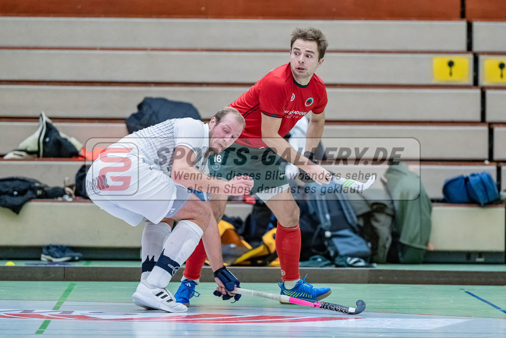 HK_20231216_107475 | 1. Bundesliga Herren  Crefelder HTC - Blau Weiß Köln am 16.12.2023 Sporthalle Glockenspitz, Krefeld , Lars Schulte ( Blau Weiß Köln #14 ) , van Ehren Christian ( Crefelder HTC #16 )
