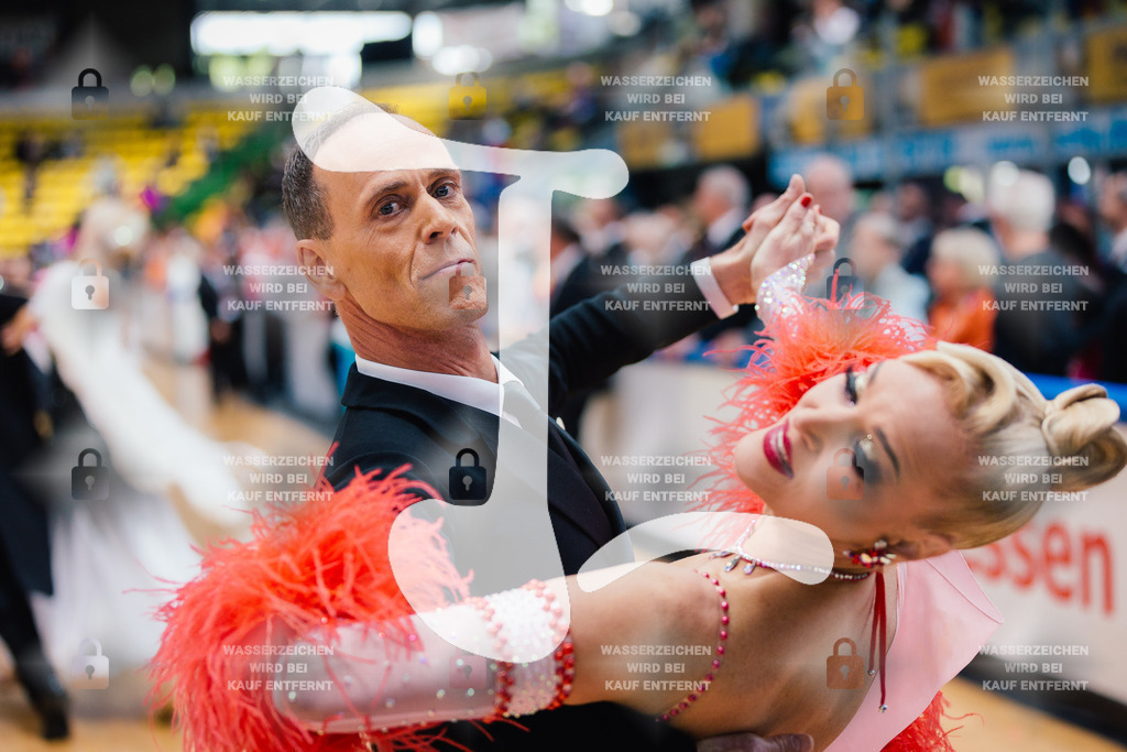 Hessen Tanzt WDSF Open Senior III Standard 11th (243) Bernhard Fuss _ Sonja Fuss (TTC Rot-Weiß Freiburg)-2025-05-17-8083 | Webshop for digital downloads and prints of dance sport, event & show photographer Julian Link - Realisiert mit Pictrs.com