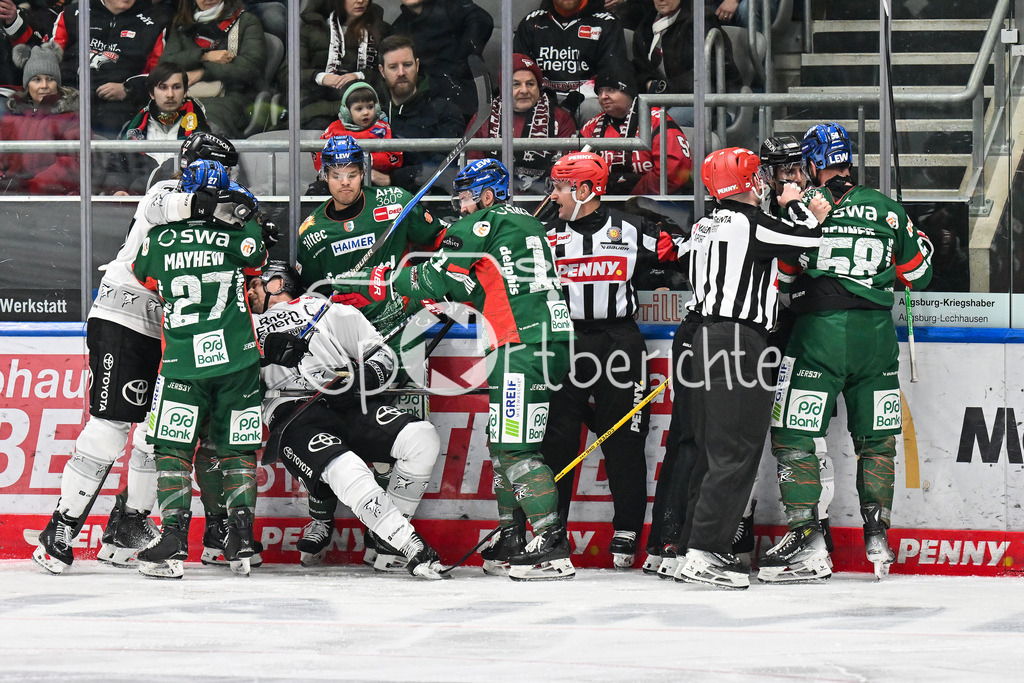 Augsburger Panther - Kölner Haie | aUGSBURG, GERMANY - 11. JANUARY: ein hitziges Duell in Augsburg - Kyle MAYHEW (Augsburger Panther 27), Madison BOWEY (Augsburger Panther 22), Juhani TYRVÄINEN (Kölner Haie 21), Jason BAST (Augsburger Panther 45), Maximilian RENNER (Augsburger Panther 58) während dem Match zwischen den Augsburger Panthern und den Kölner Haien am 39. Spieltag der penny DEL im Curt Frenzel Stadion