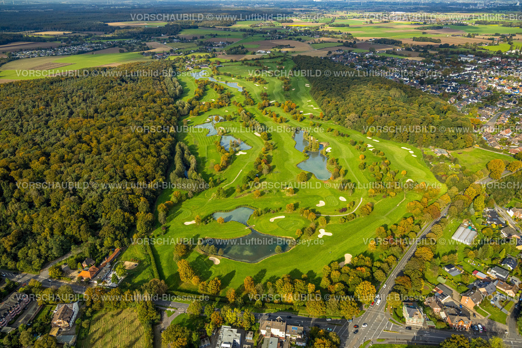 Kamp-Lintfort241013785 | Luftbild, Golfplatz Golfclub am Kloster Kamp e.V., Golfwiese mit Bunker und Teich, hinten Wohngebiet Niersenbruch, Kamperbrück, Kamp-Lintfort, Ruhrgebiet, Nordrhein-Westfalen, Deutschland